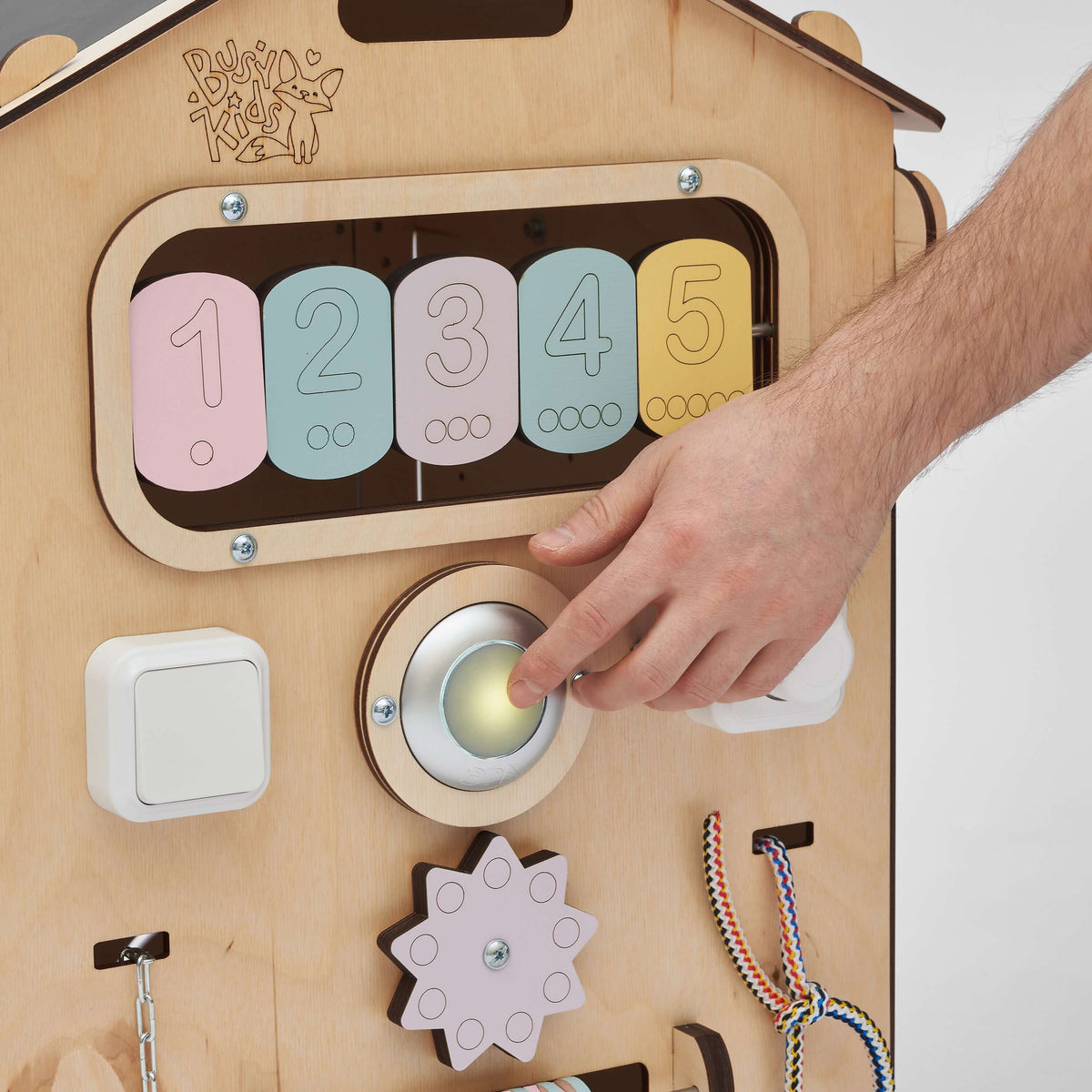 Activity Board Pastell-Natura mit vielen Spielelementen