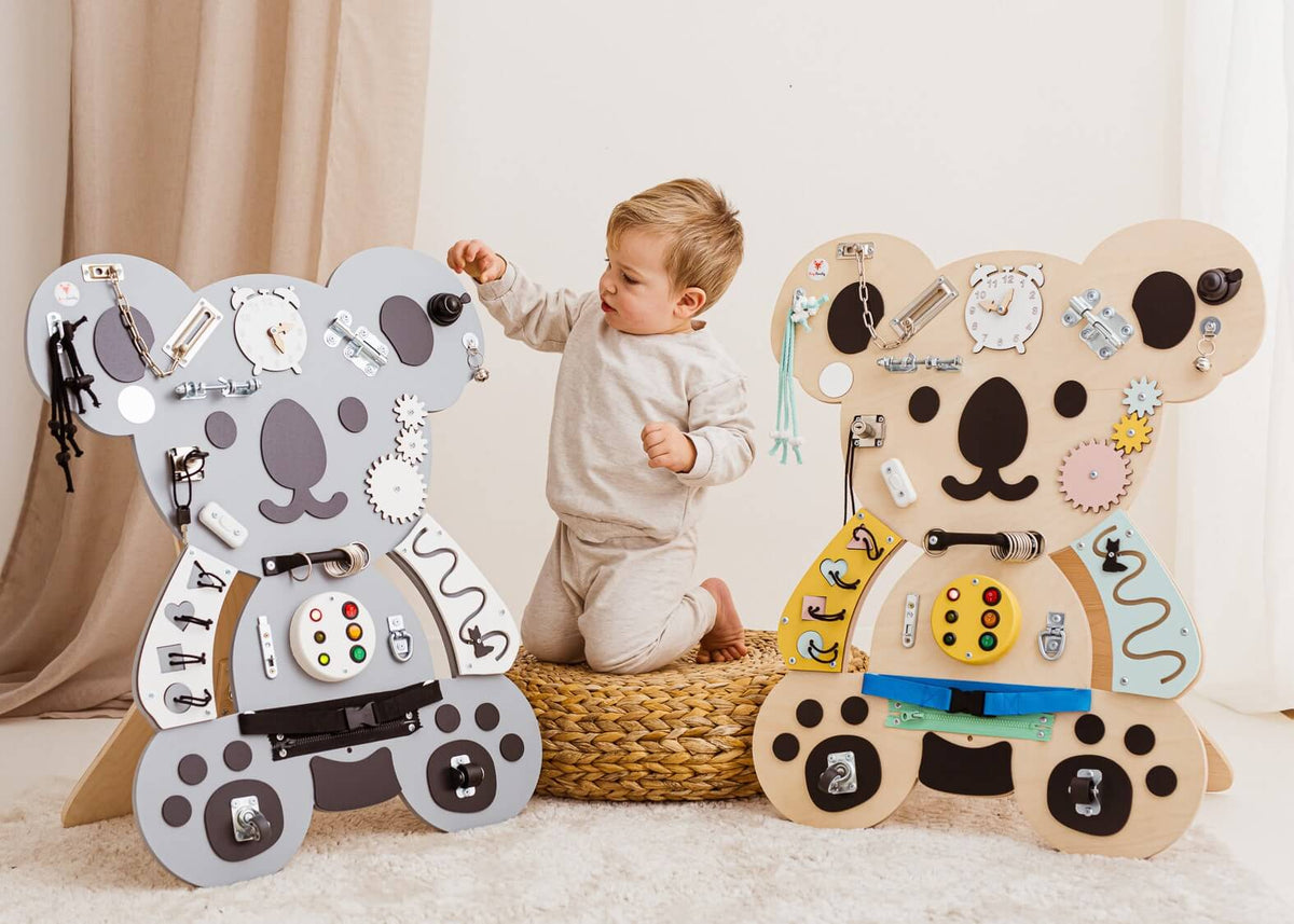 Motorikwand Kuno Koala mit vielen Aktivitäten für Kinder
