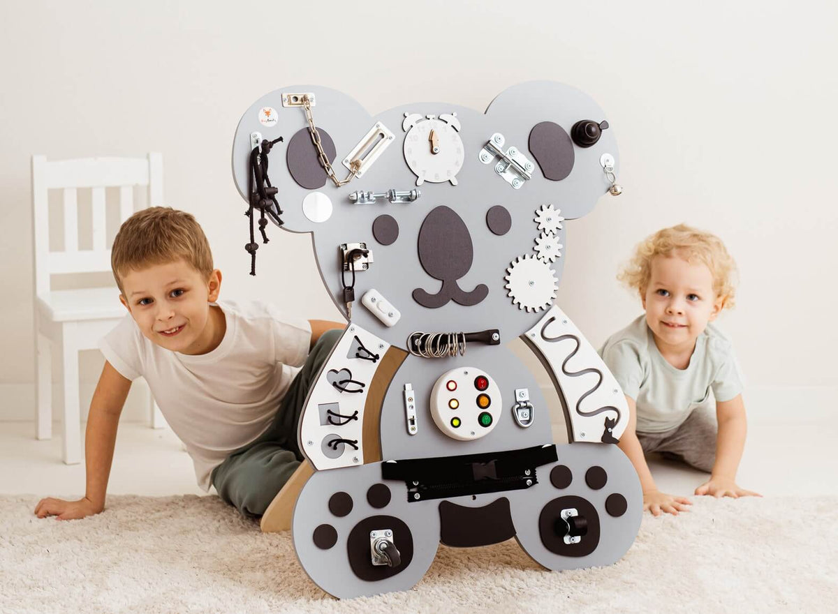 Motorikwand Kuno Koala in Grau für Kinder