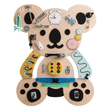 Motorikwand Kuno Koala in Natur mit vielen Spielelementen