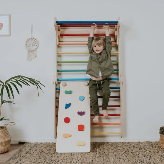 Pikler Kletterdreieck mit Rampe und Sprossenwand in Bunt von leg & go aus FSC-Holz