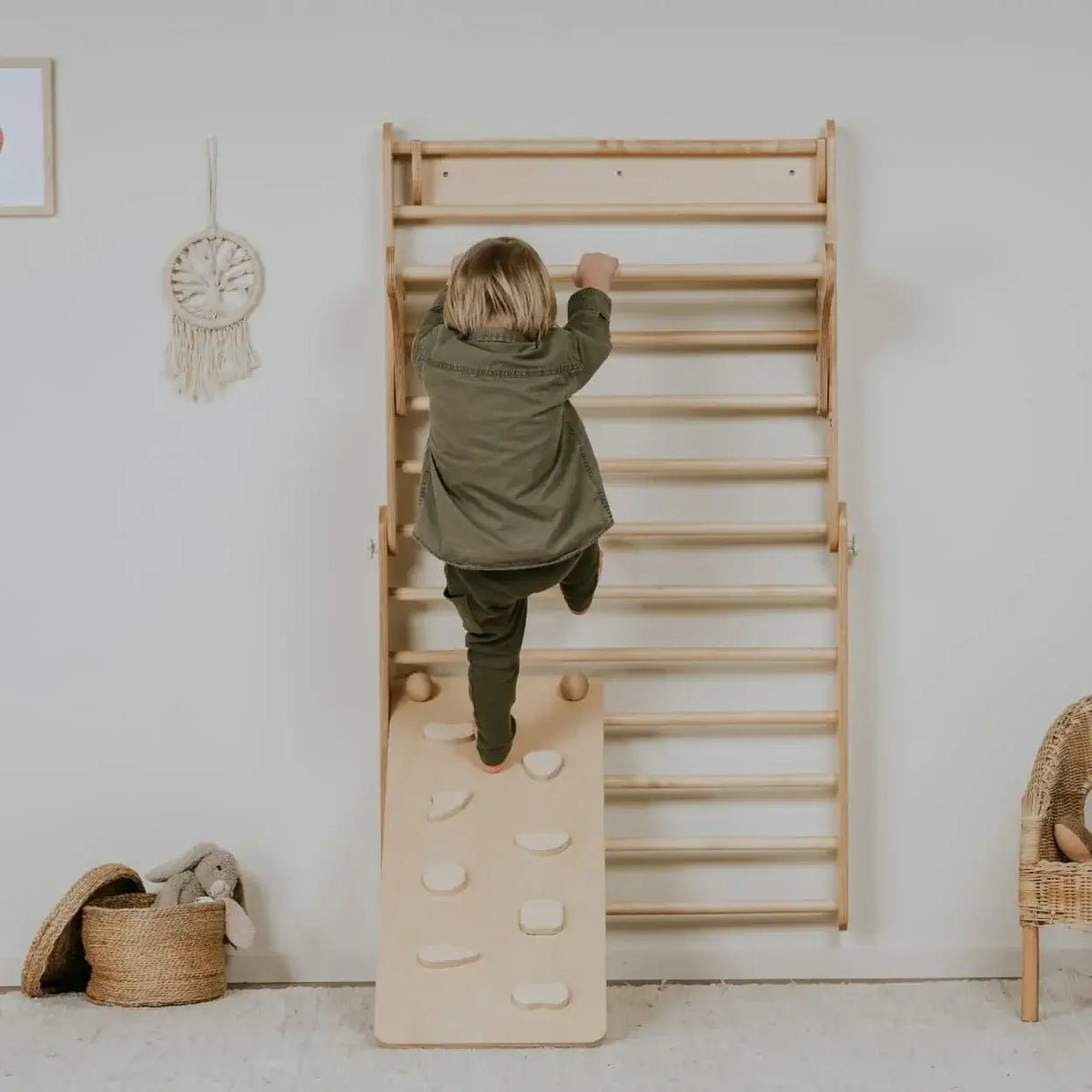 Pikler Kletterdreieck mit Rampe und Sprossenwand in Natur aus FSC-Holz