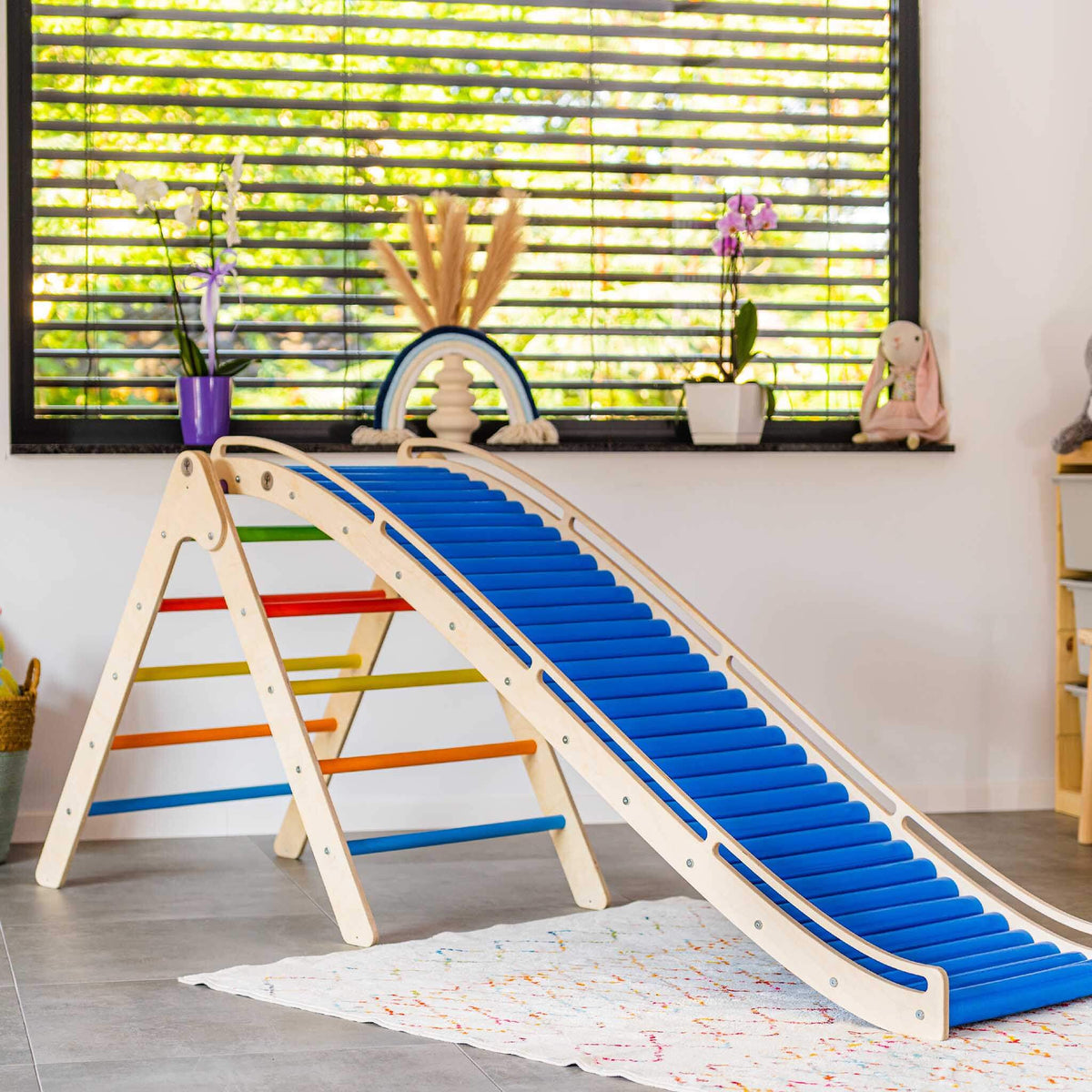 Rollenrutsche für Kinder in Wellenform aus Holz