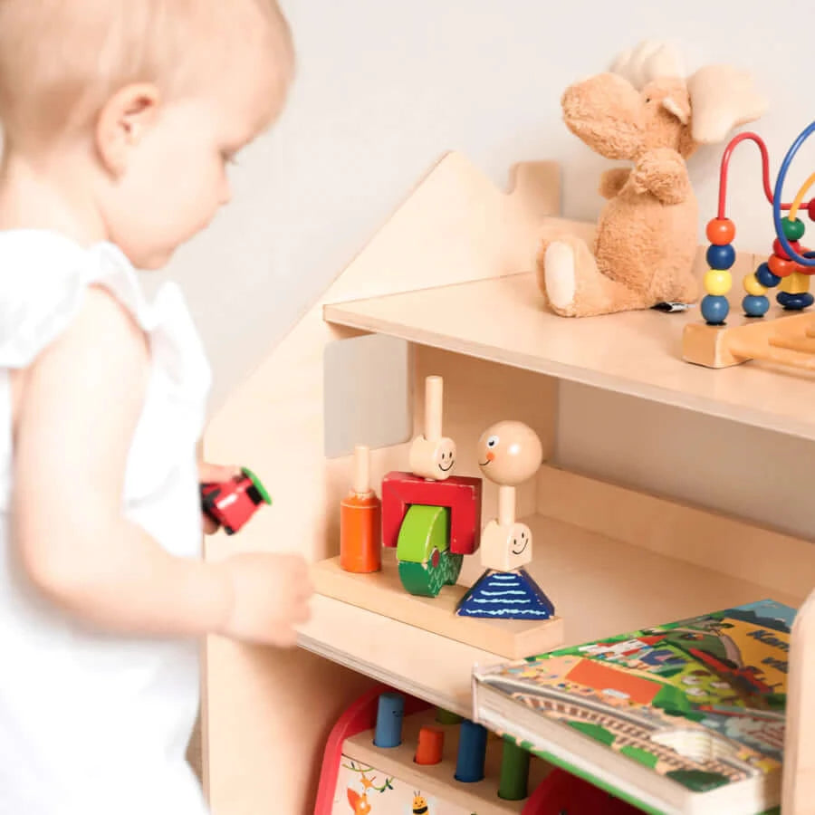 Häuschen-Spielzeugregal im Kinderzimmer