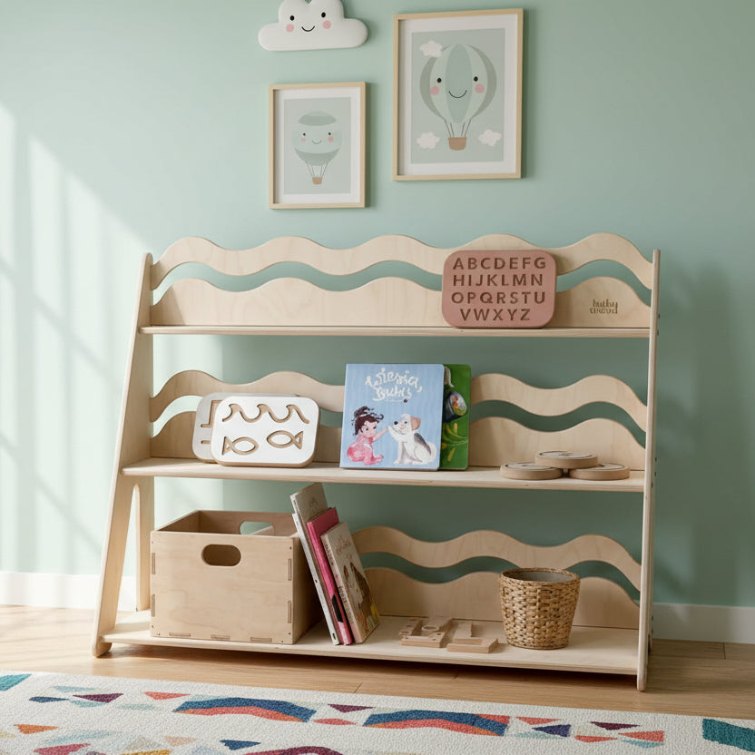 Spielzeugregal "WAVE" aus Holz, versch. Größen mit sanften Wellen und Spielen, ideal für Kinderzimmer.