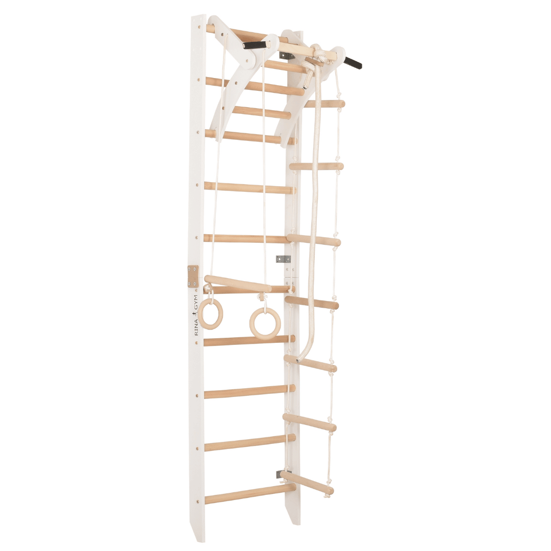 Weiße Sport Kletterwand mit Klimmzugstange für aktives Klettern