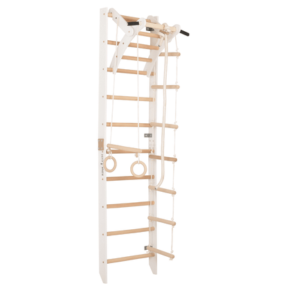 Weiße Sport Kletterwand mit Klimmzugstange für aktives Klettern
