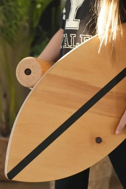 Surf Board Yoga Board aus Holz im Kinderzimmer