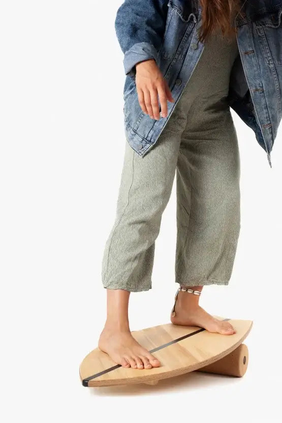 Yoga Board in Surfboard-Form aus Holz für Kinder
