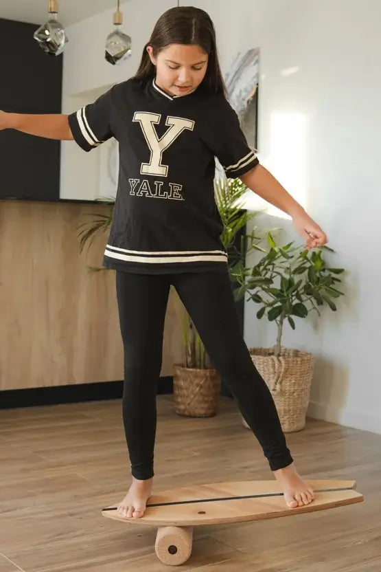 Längliches Surf Board zum Balancieren und für Yogaübungen