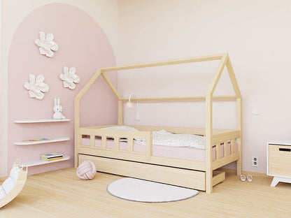 Rollbare Holzschublade als Stauraum unter dem Kinderbett