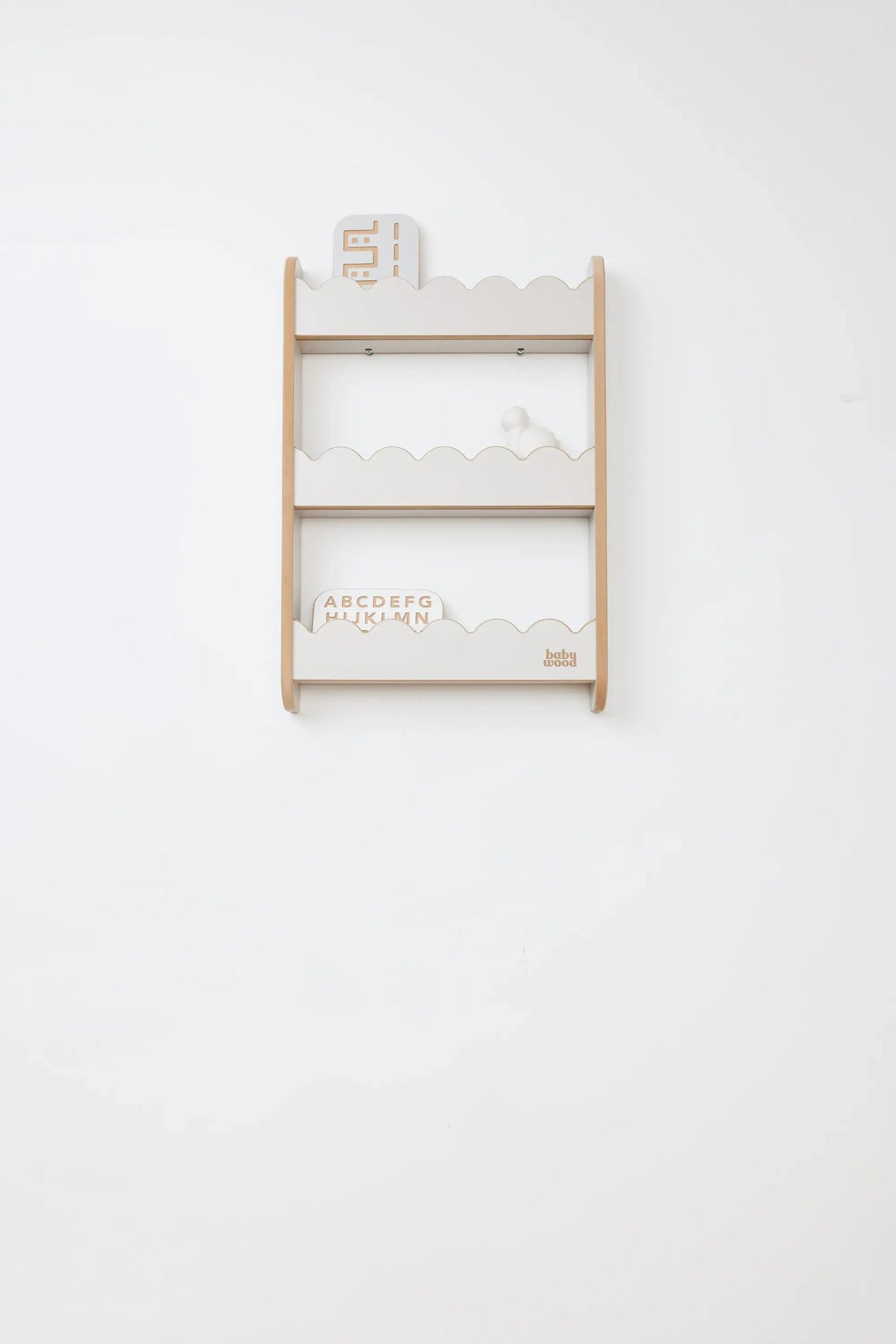Wandregal Welle für Bücher an der Wand montiert