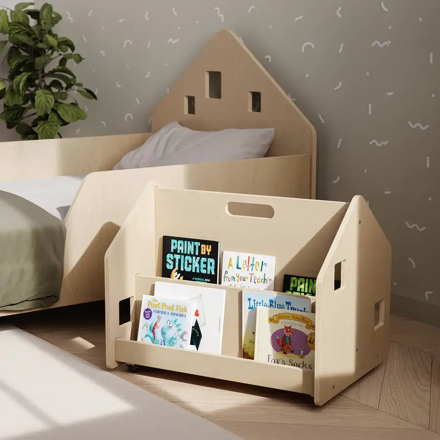 Doppelseitiges Bücherregal auf Rädern aus Holz