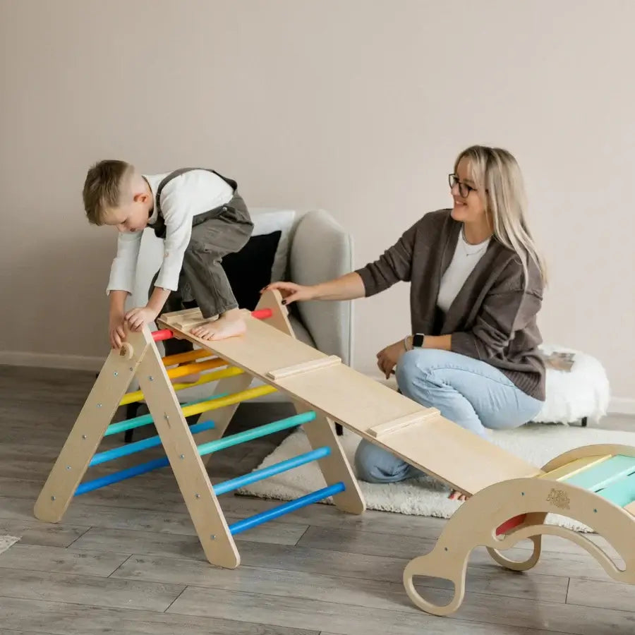 Set aus Pikler Dreieck, Rutschbrett und Schwingbogen von Busykids