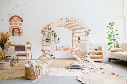 Hilltown Bergsteiger als wandelbarer Indoor-Spielplatz nach Pikler und Montessori