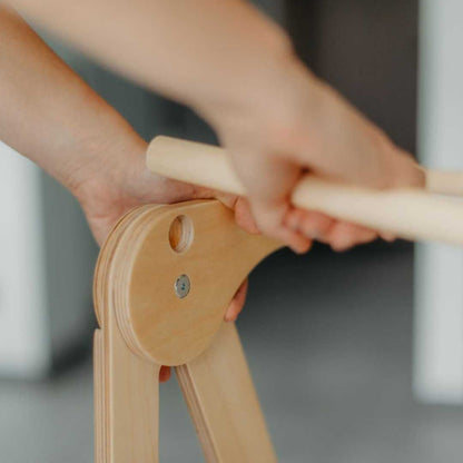 Detailaufnahme des faltbaren Montessori Lernturms