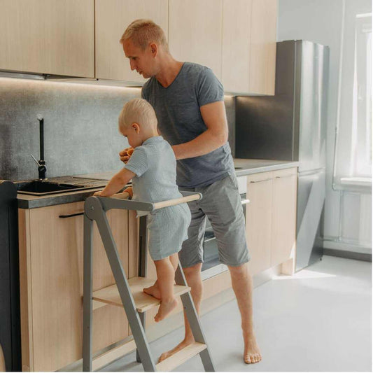 Faltbarer Montessori Lernturm in Grau von leg & go