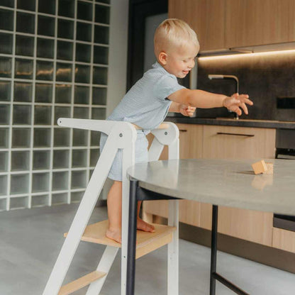 Faltbarer Montessori Lernturm in Weiß