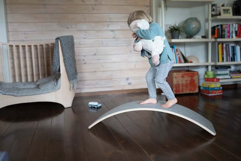 Balance Board aus Holz fördert Gleichgewicht und Körpergefühl