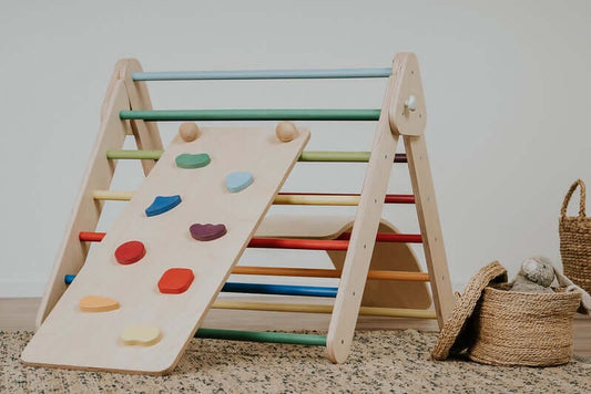 Pikler Kletterdreieck mit Rampe von leg & go aus Holz zum Klettern und Rutschen