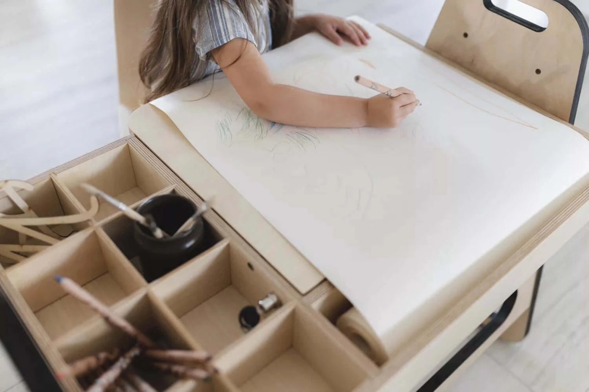 Montessori Kinderschreibtisch Leni mit Stuhl aus Holz