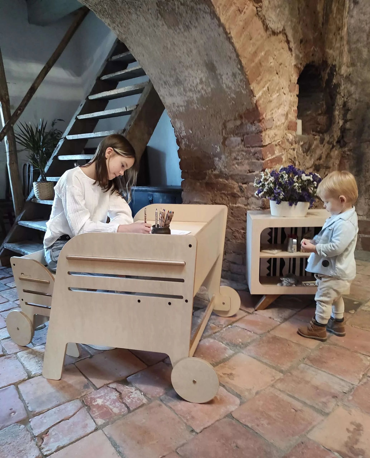 Höhenverstellbarer Montessori Schreibtisch mit Stuhl für Kinder