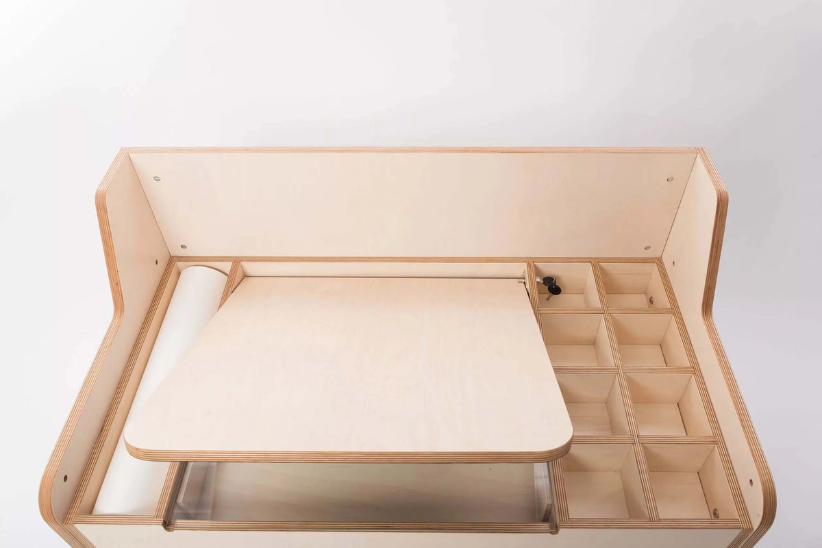 Montessori Schreib- und Maltisch Ina im Detail