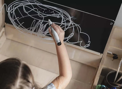 Montessori Maltisch Ina zum selbstständigen Arbeiten