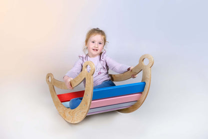 Bunter Kletterbogen mit Wippe aus Holz