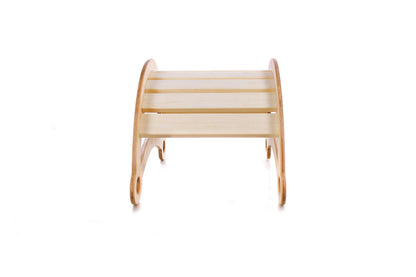 Naturfarbener Kletterbogen mit Wippe aus Holz