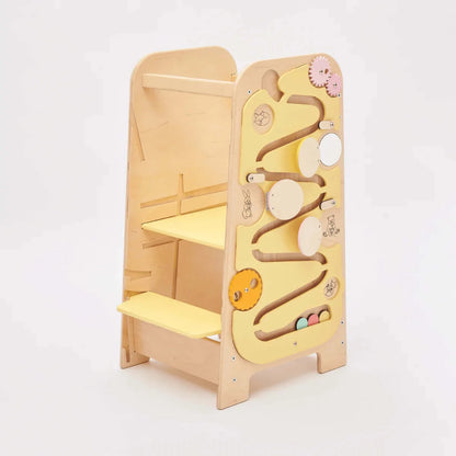 Lernturm 5-in-1 von Busykids in der Küche