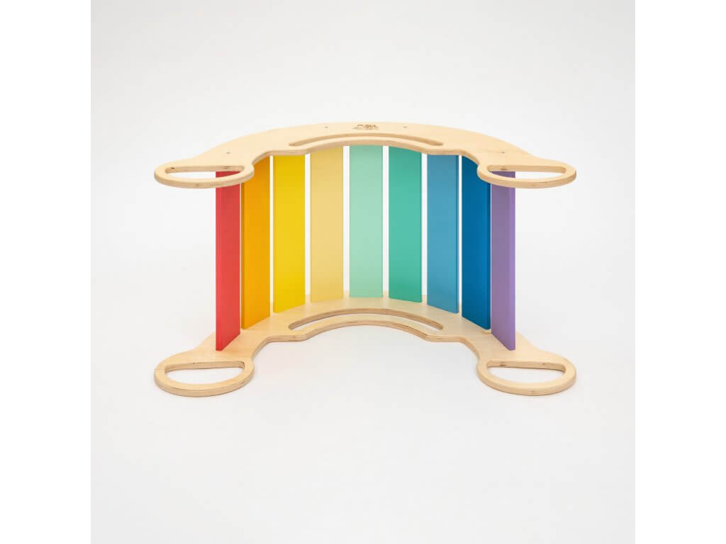 Bunter 5-in-1 Kletterbogen im Kinderzimmer