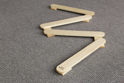 Balancierbalken aus Holz zum Balancieren und Spielen